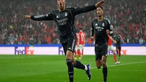 曼联旧门将福斯特转会传闻落空，雷克瑟姆薪酬揭露为微薄之数